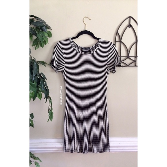 Brandy Melville Dresses & Skirts - 🌿 Brandy Melville Striped Fitted Mini Tee Dress